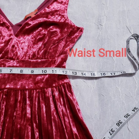 3/$30! Modcloth Splendorous Spree Pink Crushed Velvet Pleated Dress - Picture 8 of 12